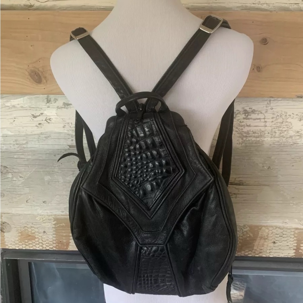 Vintage Faux Crocodile/Reptile Print Leather Fashion Handbag Backpack.